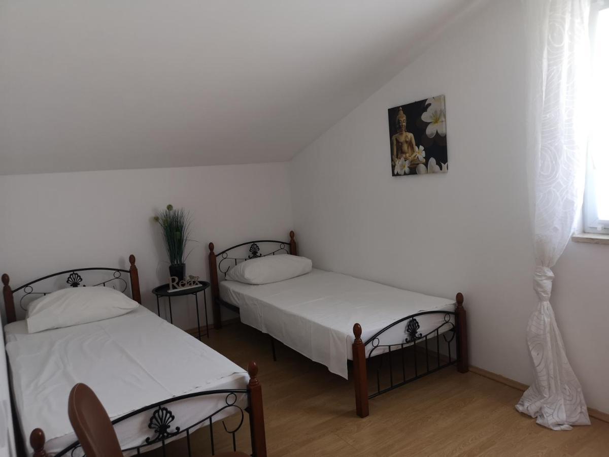 Chillout Apartments With Pool Patricia Fažana Екстериор снимка