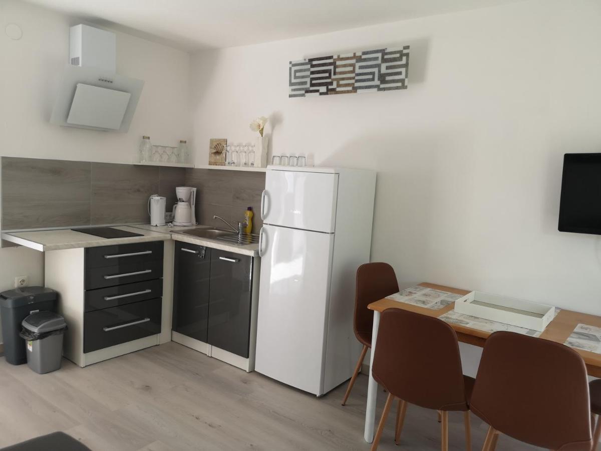 Chillout Apartments With Pool Patricia Fažana Екстериор снимка