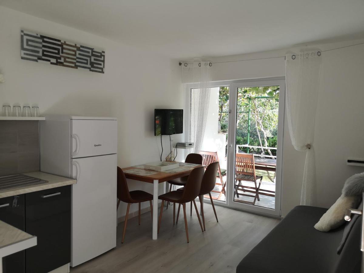 Chillout Apartments With Pool Patricia Fažana Екстериор снимка